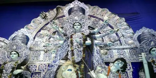 नवरात्रि पर दुर्गा भक्ति कविताएँ :- दरबार सजा दिया और अष्टभुजाओं वाली माता